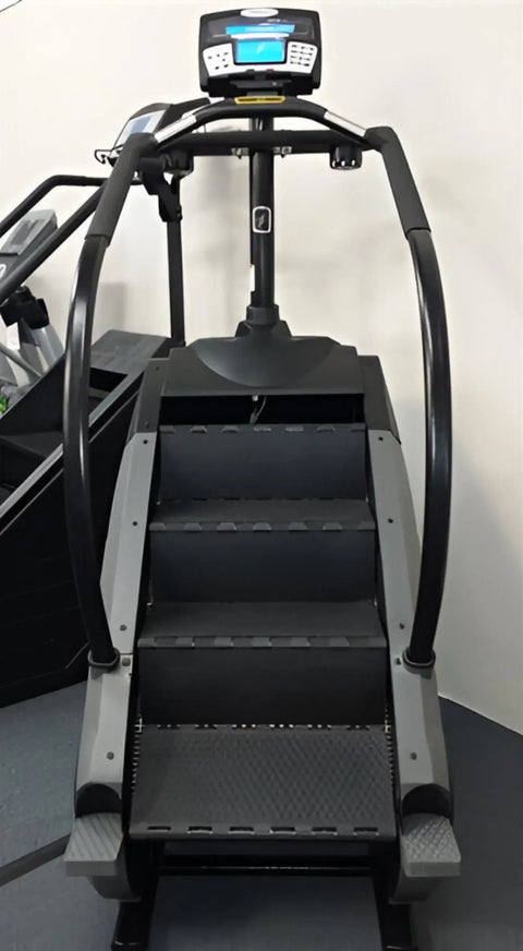 StairMaster Gauntlet Stepmill w/ LCD D-1 Console (Remanufactured) Image 2