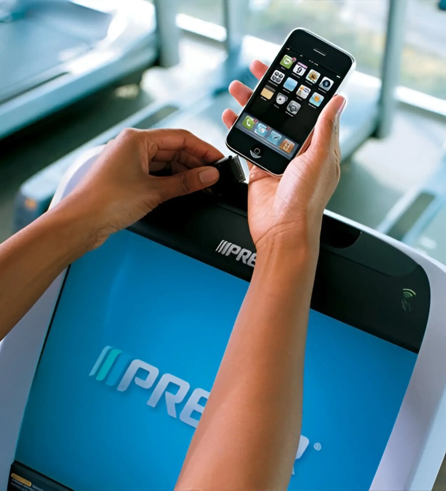 Precor UBK 885 Upright Bike w/ P80 Console (Remanufactured) Image 4