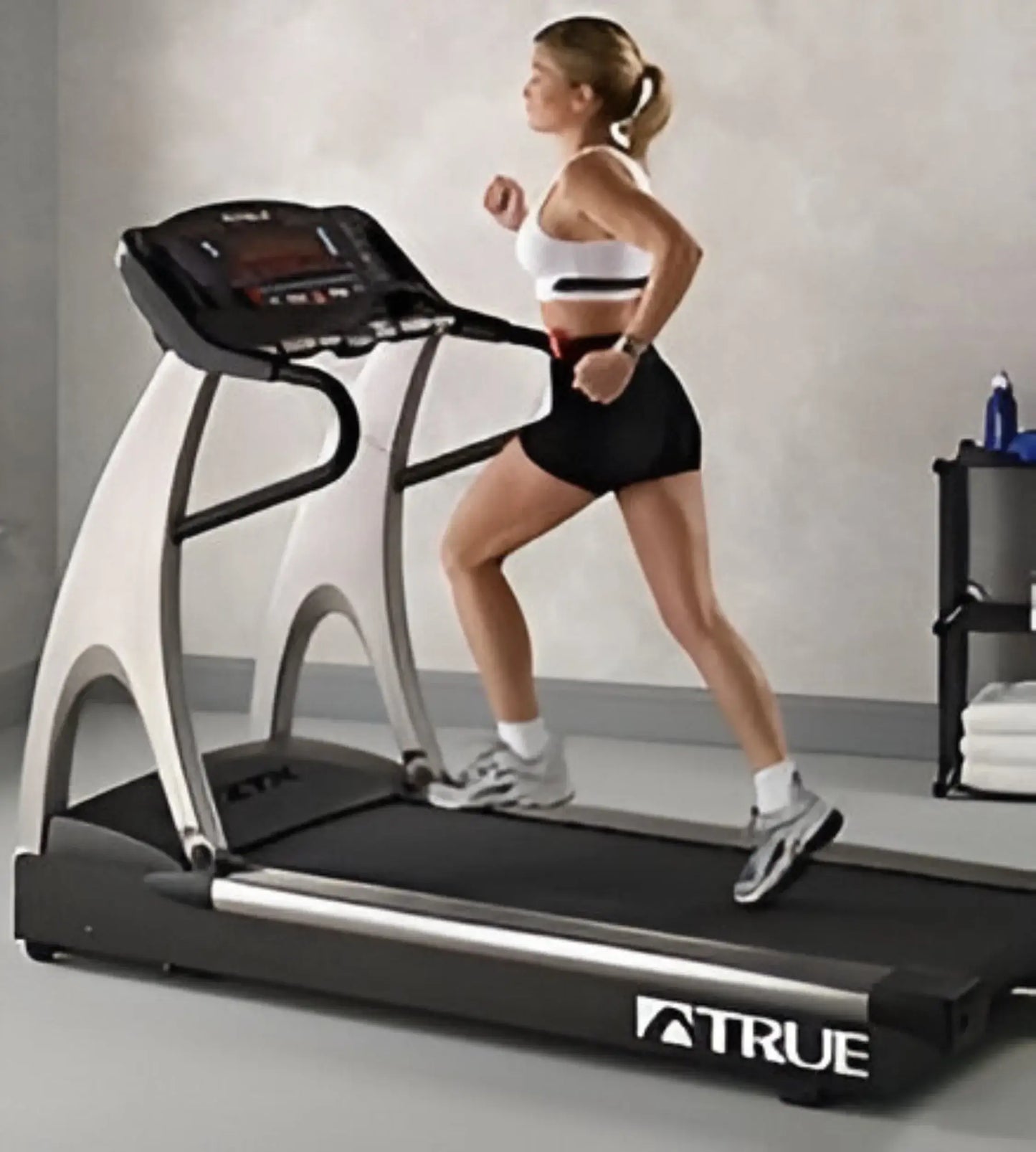 True Fitness 825 ZTX Treadmill (Remanufactured) Image 3