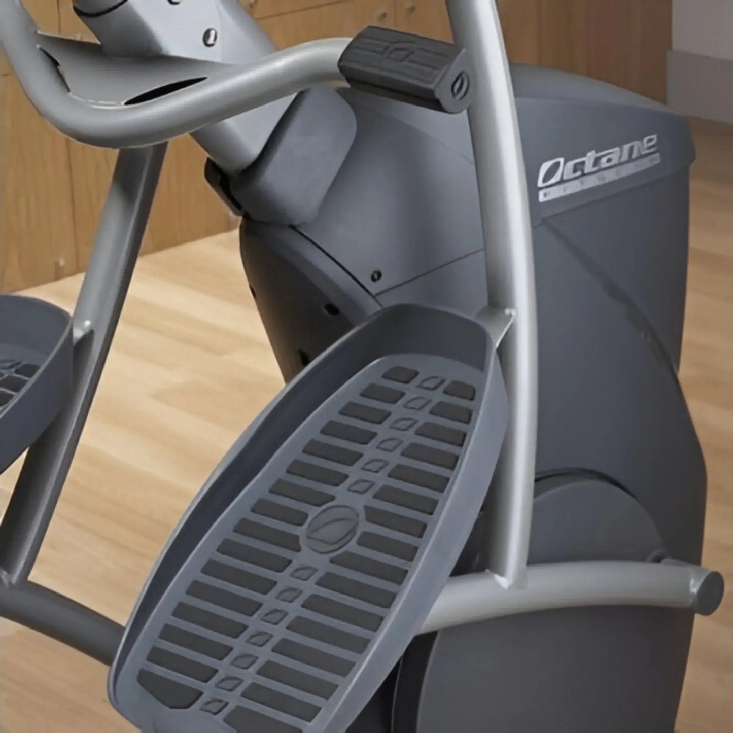 Octane Fitness xRide xR6 Seated Elliptical (Remanufactured) Image 3