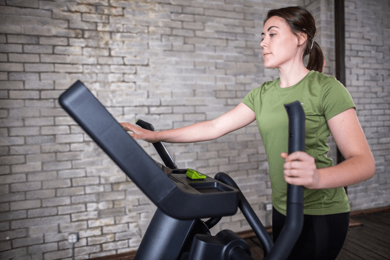 SportsArt E876-16 Status Senza Elliptical (New)